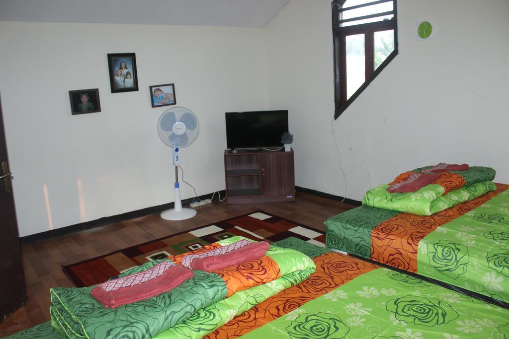 Riverrun Home Bogor Buitenkant foto