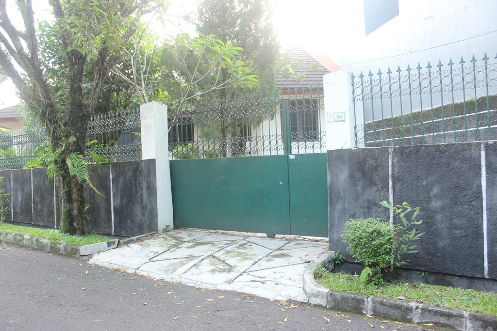 Riverrun Home Bogor Buitenkant foto